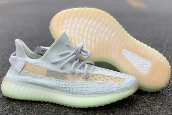 Women Yeezy Boost 350 V2 Hyperspace